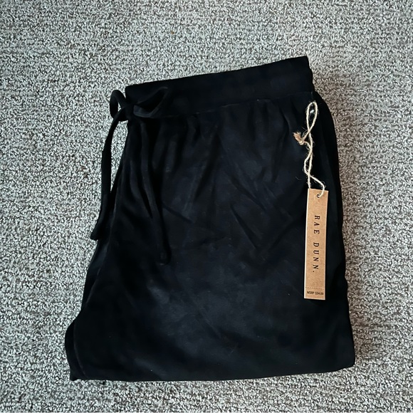 NWT Rae Dunn ‘Trick or Treat’ Velvet Joggers - Picture 8 of 9